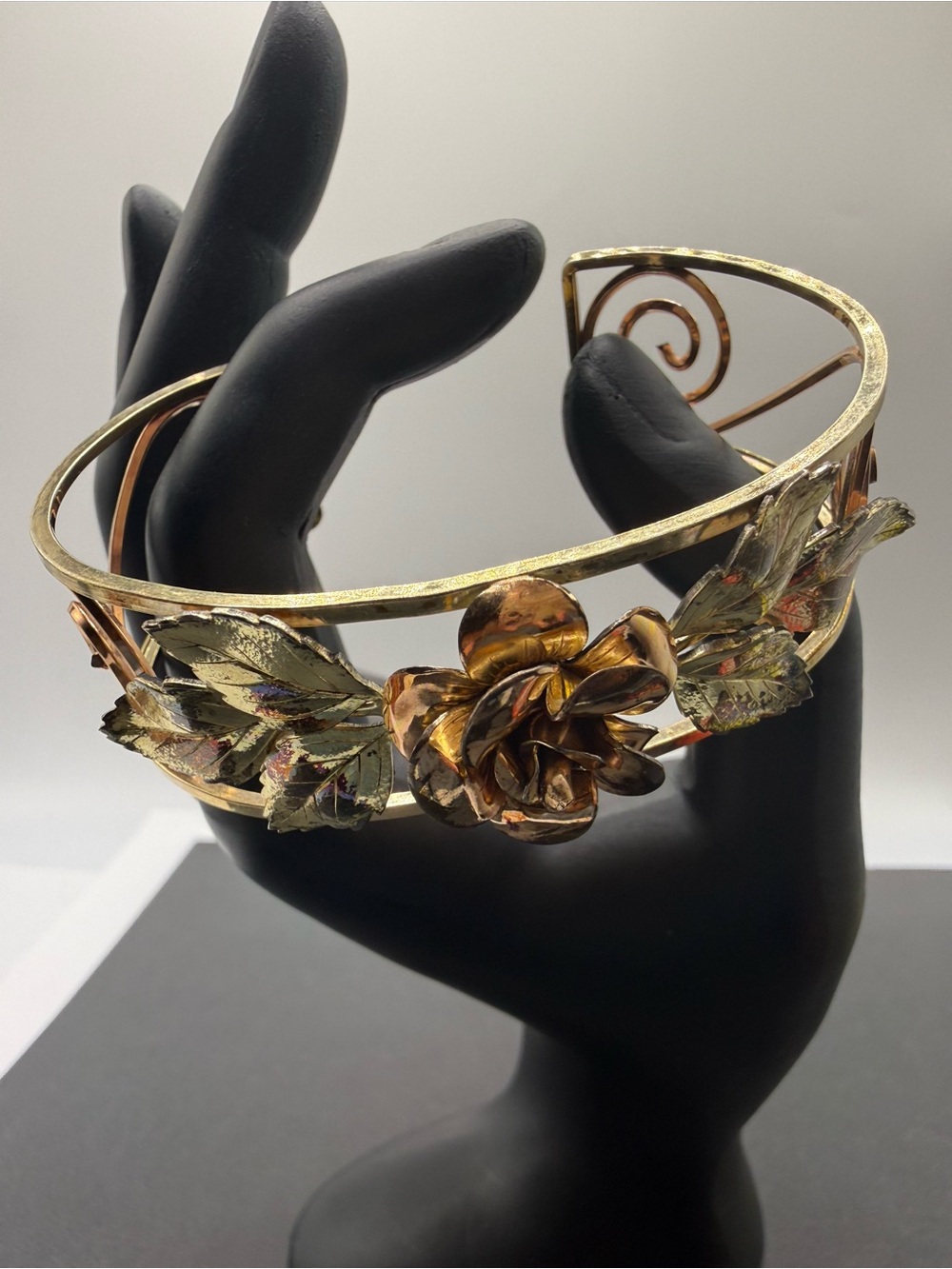 Vintage Signed Krementz Gold Tone Floral Leaf Cuff Bracelet